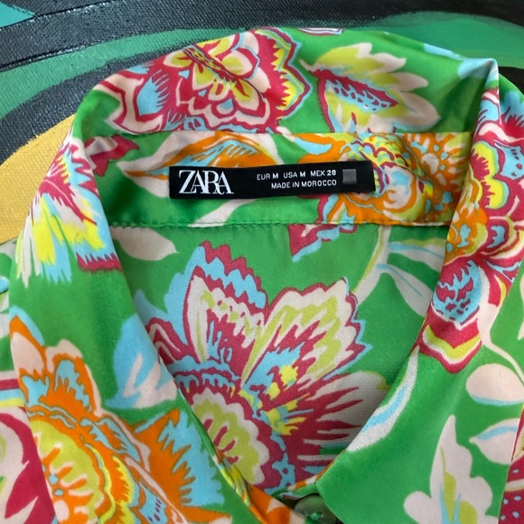 Zara Vibrant Green Floral Satin Button Down Dress with Pink and Yellow Details - Picture 3 of 7